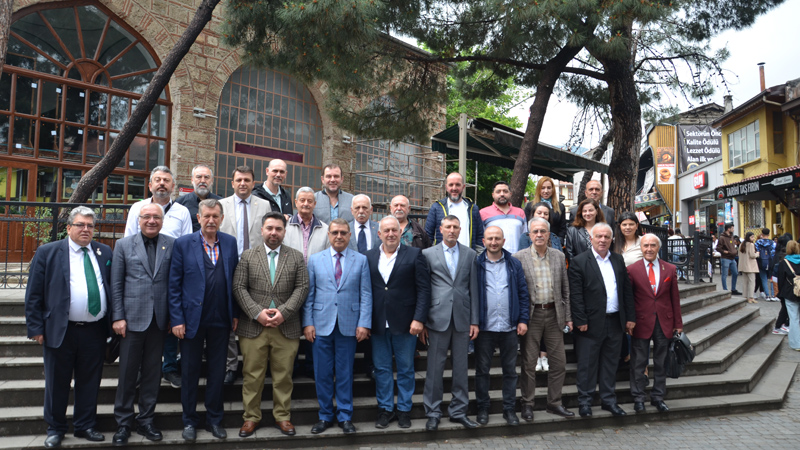 Bursa’da Cumhuriyet Caddesi’nde ‘esnaf buluşması’