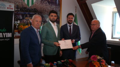 Bursaspor’da Başkan Enes Çelik mazbatasını aldı