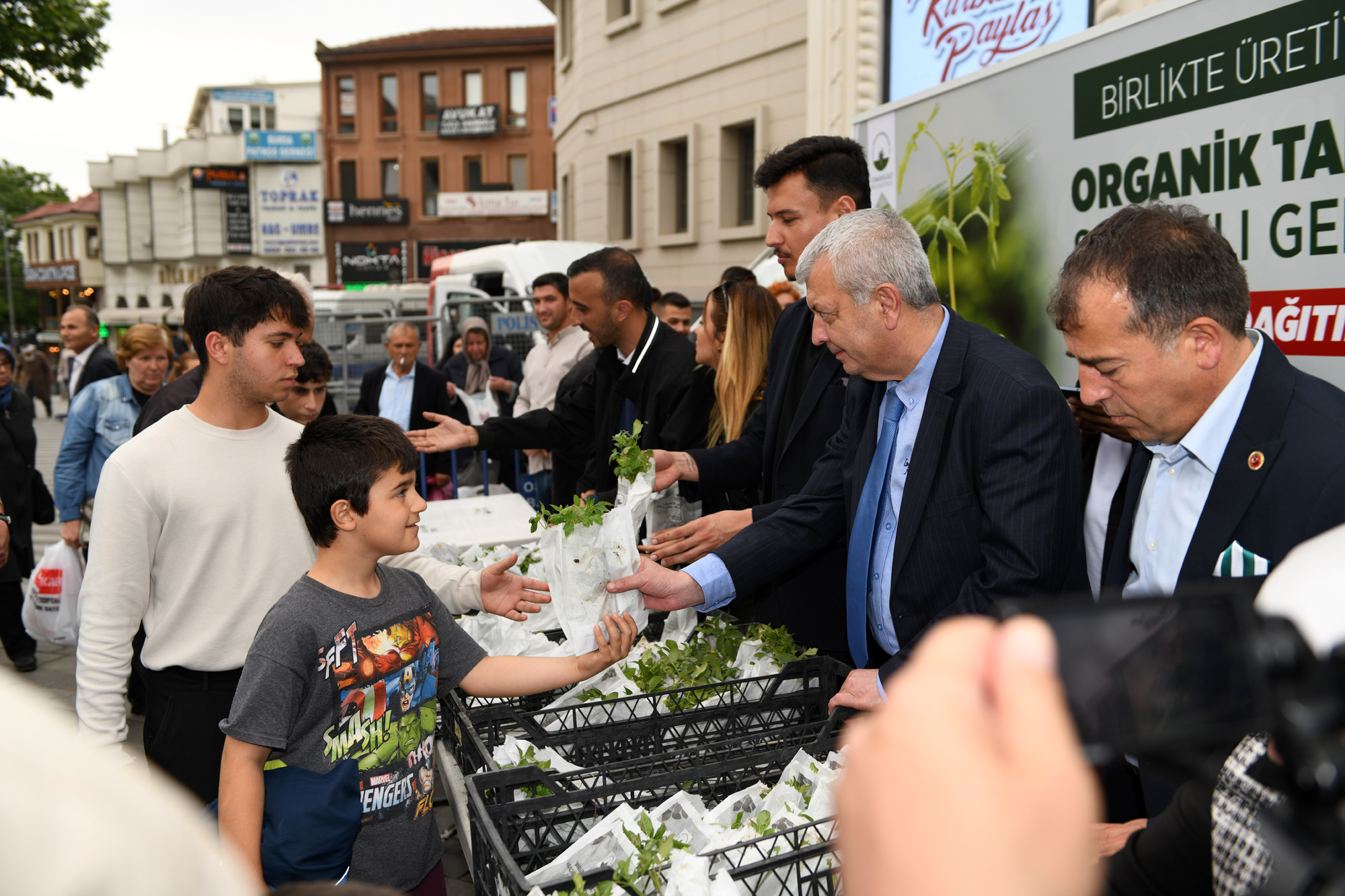 Bursa’da ücretsiz dağıtıldı! 100 bin adet…