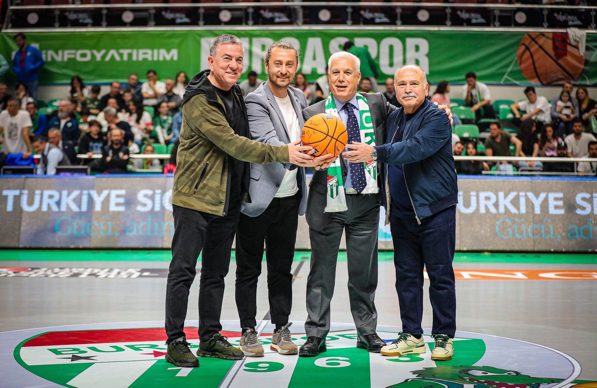 Alkışlar Potanın Timsahları’na!