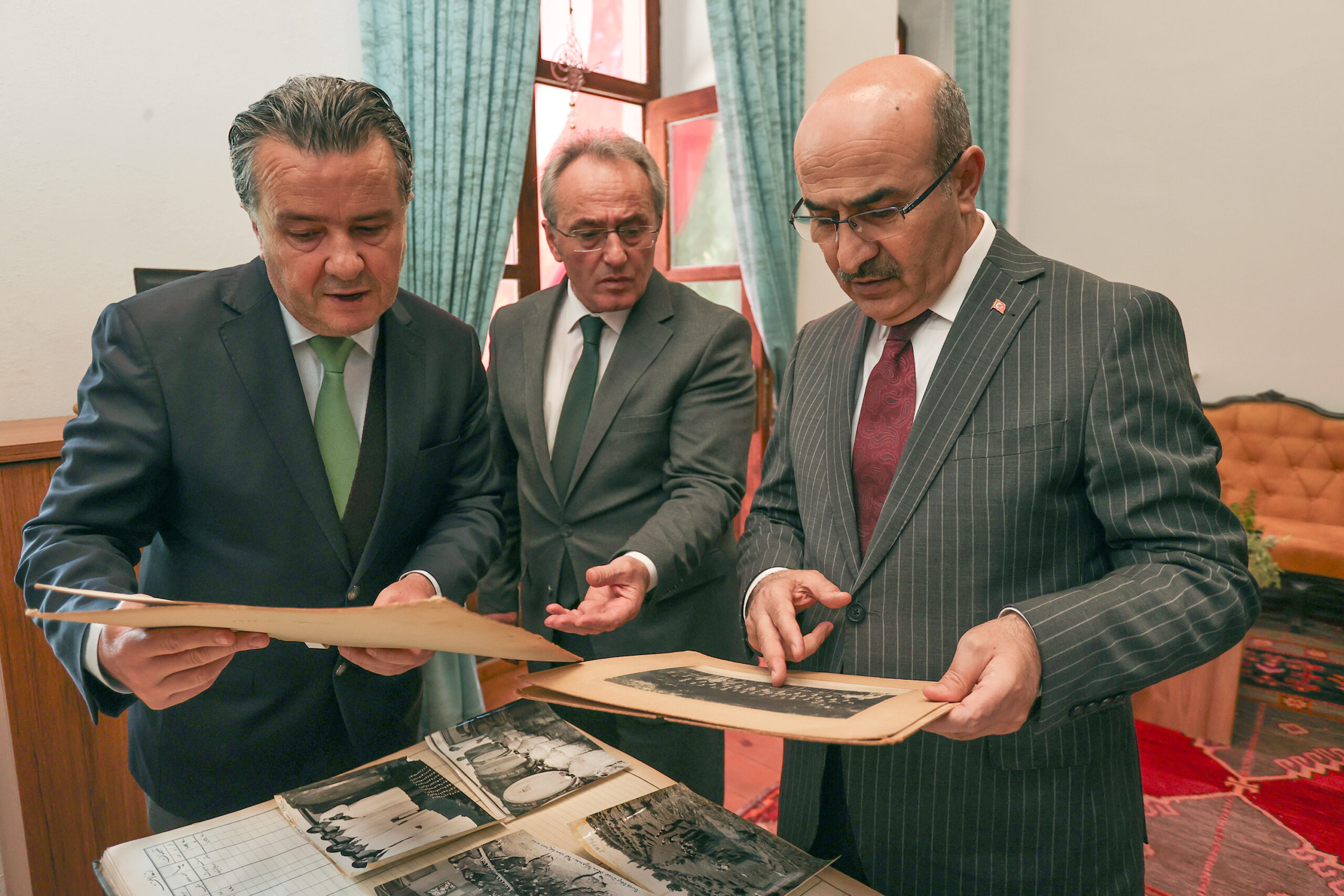 Bursa Valisi Demirtaş’tan tarihi liseye ziyaret