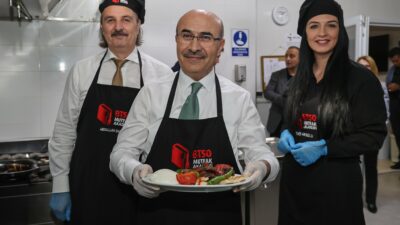 Vali Demirtaş mutfağa girip Bursa’nın meşhur lezzetini hazırladı