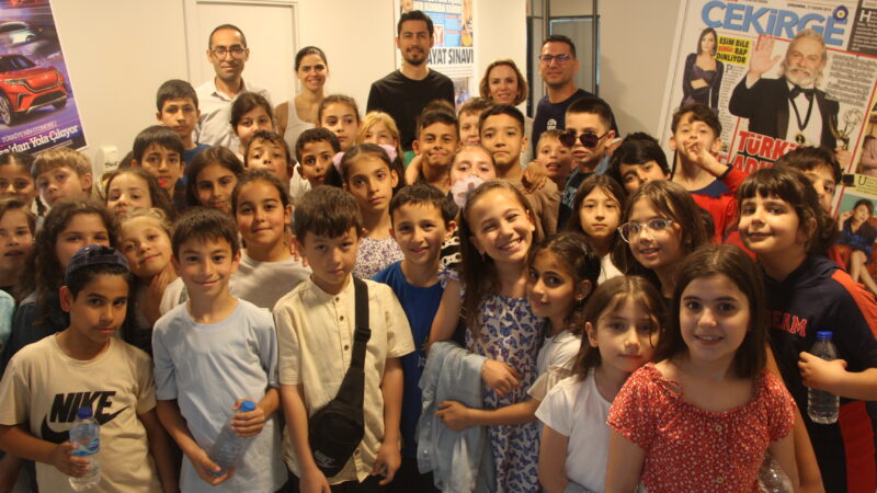 Olay’ın minik misafirleri Dr. Ayten Bozkaya İlkokulu öğrencileri Olay Medya’yı ziyaret ederek hem