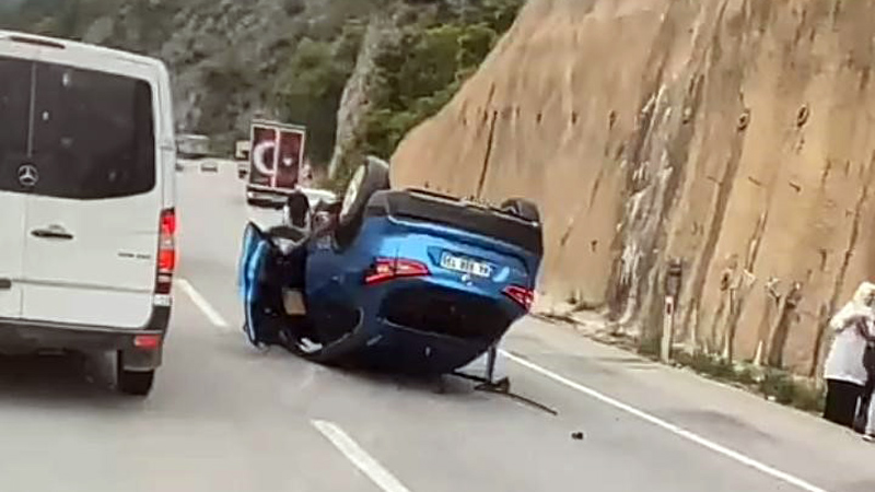 Bursa’da otomobil takla attı Bursa’da otomobil takla attı