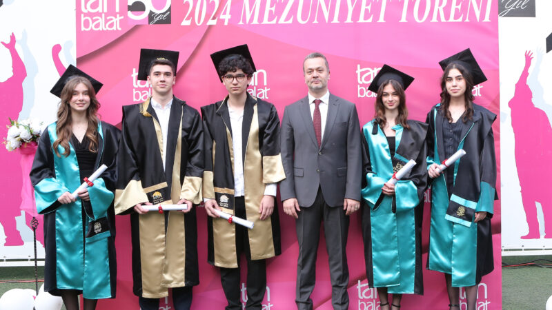 Tan liselerinde coşku dolu kep töreni Tan Anadolu ve Fen Lisesi mezuniyet töreni Tan Okulları kurucuları,