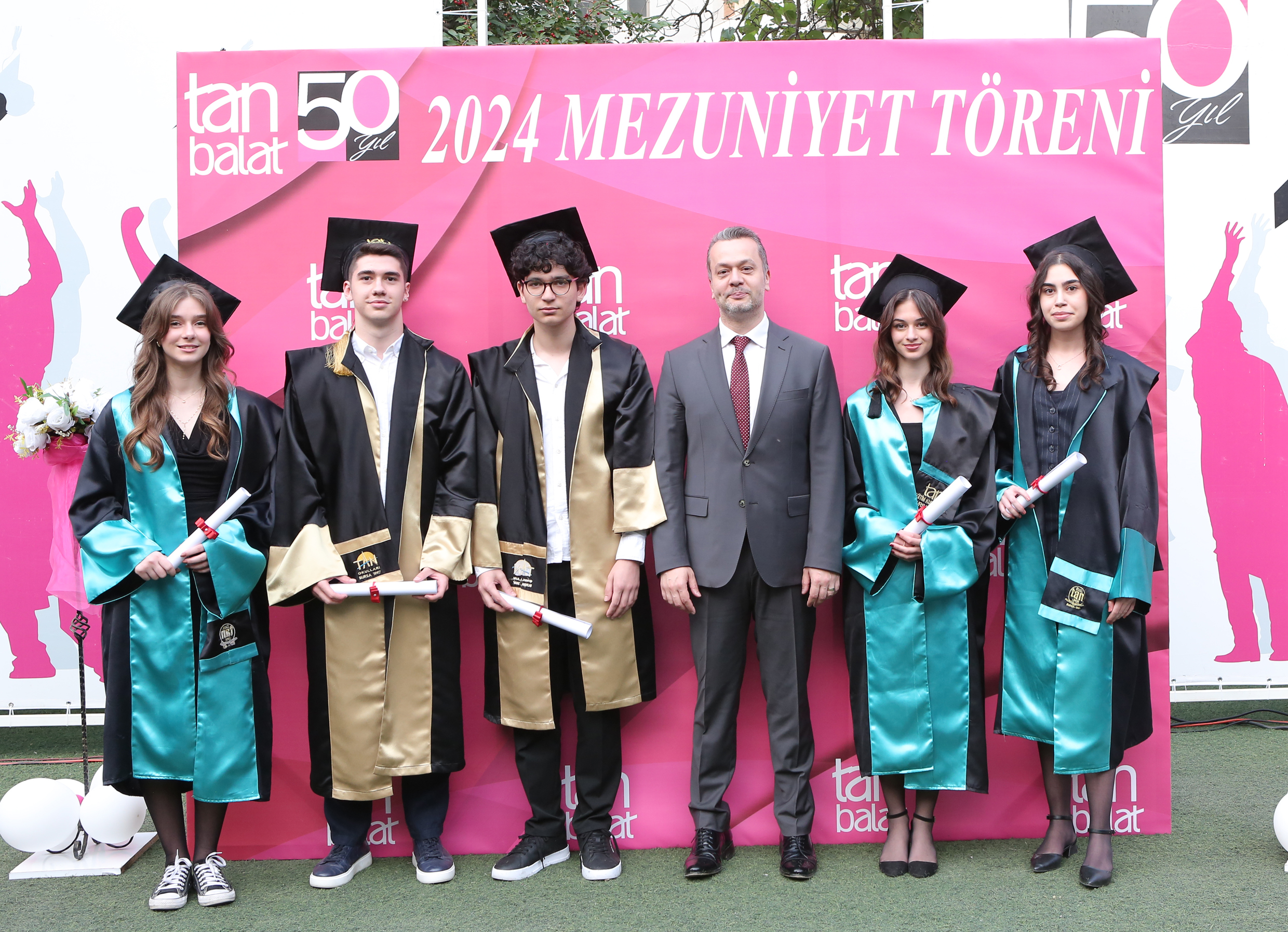 Tan liselerinde coşku dolu kep töreni Tan liselerinde coşku dolu kep töreni