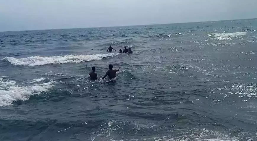 Arkadaşları ile serinlemek için girdiği denizde boğuldu