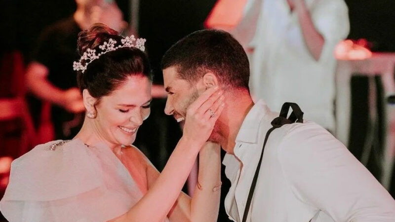 Yıldız Çağrı Atiksoy ile Berk Oktay bebek sahibi oldu Kendisi gibi oyuncu Berk Oktay ile iki yıl önce nikah