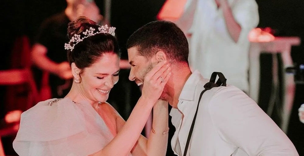 Yıldız Çağrı Atiksoy ile Berk Oktay bebek sahibi oldu