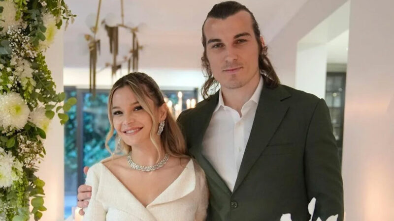 Fenerbahçeli Çağlar Söyüncü evlilik yolunda ilk adımı attı Fenerbahçeli futbolcu Çağlar Söyüncü, moda tasarımcısı sevgilisi Serra Pakdemir ile