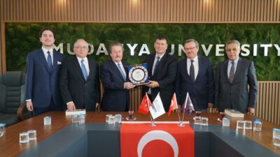 Devlet eski Bakanı Cavit Çağlar’dan Mudanya Üniversitesi’ne övgü