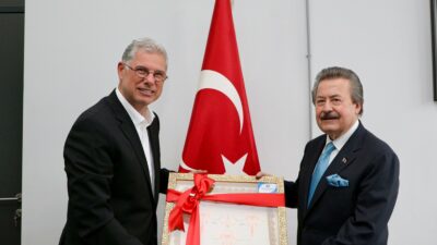 Devlet eski Bakanı Cavit Çağlar, Mudanya Belediye Başkanı Dalgıç’a başarı diledi