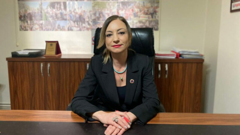 Eğitim-İş Şube Başkanı Yeliz Toy; ‘Bursalı öğrencilere sanayi ve imam hatip dayatılıyor’ Eğitim-İş Şube Başkanı Yeliz Toy, Bursa’da LGS okul kontenjanlarının Türkiye