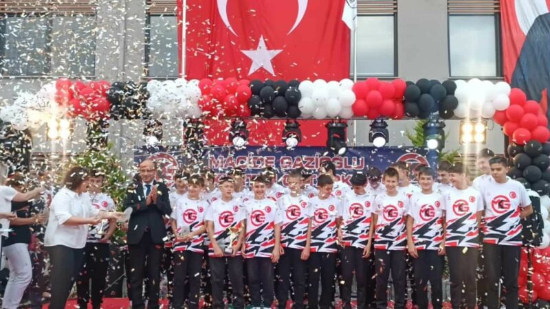 Bursa Macide Gazioğlu Kükürtlü Ortaokulu’ndan başarıya ödül Macide Gazioğlu Kükürtlü Ortaokulu öğrencilerinin spor, kültür, bilim ve sanat