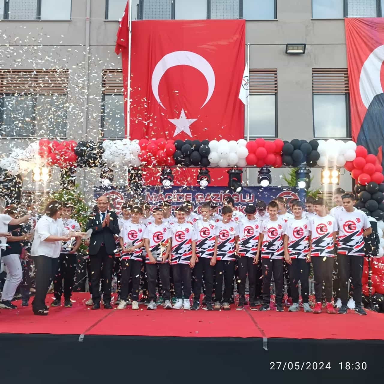 Bursa Macide Gazioğlu Kükürtlü Ortaokulu’ndan başarıya ödül Bursa Macide Gazioğlu Kükürtlü Ortaokulu’ndan başarıya ödül