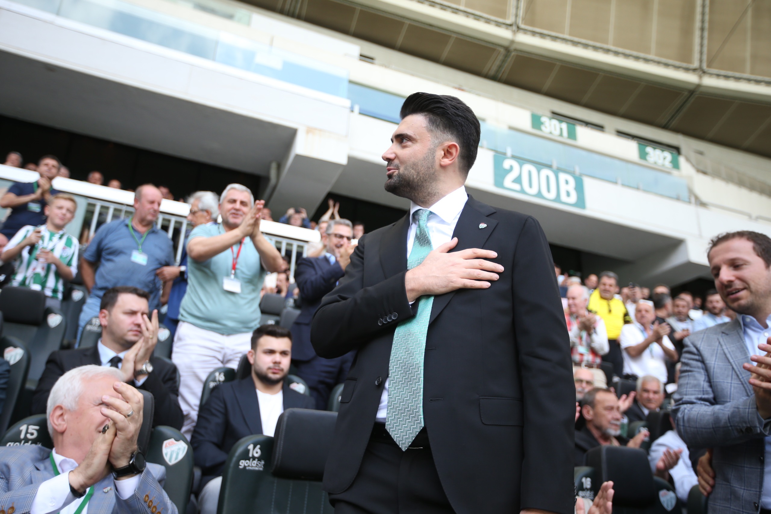 Bursaspor Başkanı Çelik’ten kampanyaya büyük bağış! Bursaspor Başkanı Çelik’ten kampanyaya büyük bağış!