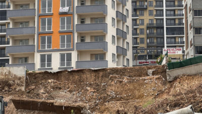 Bursa’da temel kazısında istinat duvarı çöktü