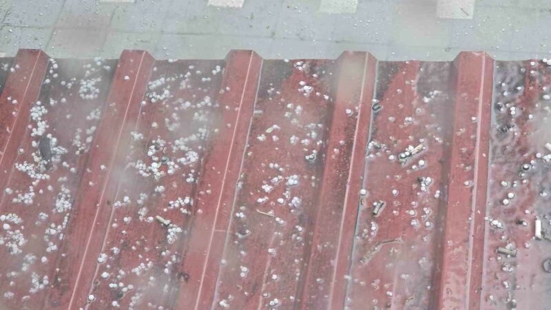 Bursa Orhangazi’de dolu etkili oldu Meteorolojinin günlerdir uyardığı şiddetli yağış Bursa’da etkili oldu. Orhangazi ilçesinde