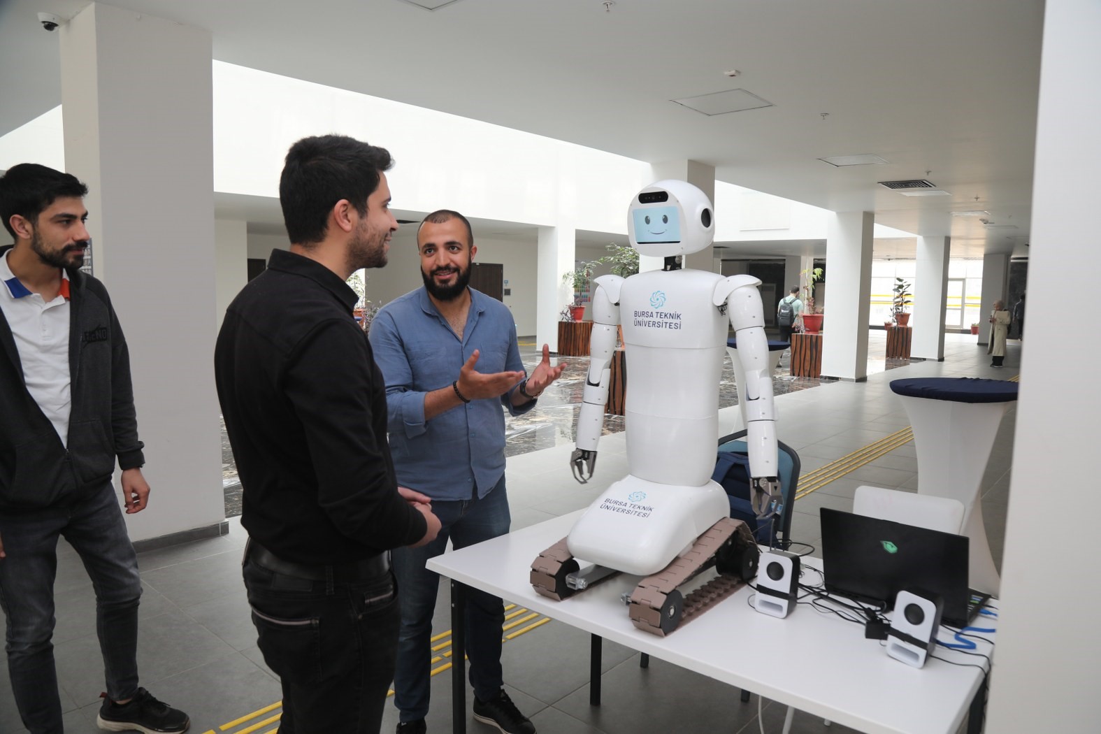 Bursa Teknik Üniversitesi’nin ’Robot Günleri’ ilgi gördü Bursa Teknik Üniversitesi’nin ’Robot Günleri’ ilgi gördü