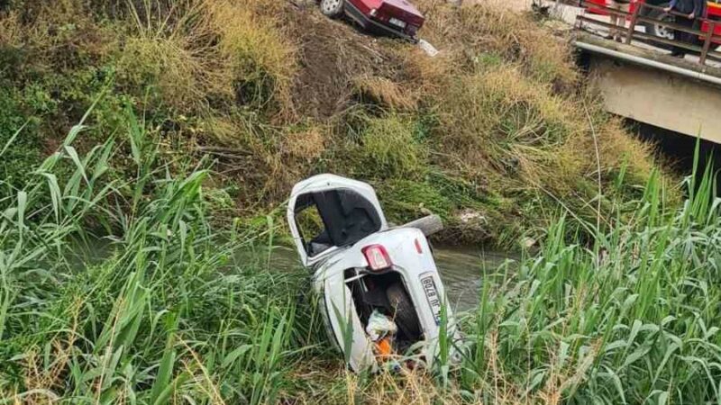 Bursa’da iki otomobil çarpıştı, biri dereye uçtu: 5’i ağır 8 yaralı Bursa’da çarpışan araçlardan biri dereye uçtu, 8 kişinin yaralandığı olayda