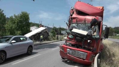 Bursa’da kamyon ile TIR çarpıştı