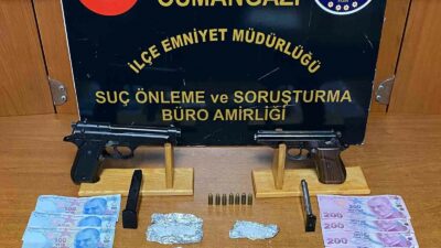 Bursa’da durdurulan araçta uyuşturucu ve silah çıktı