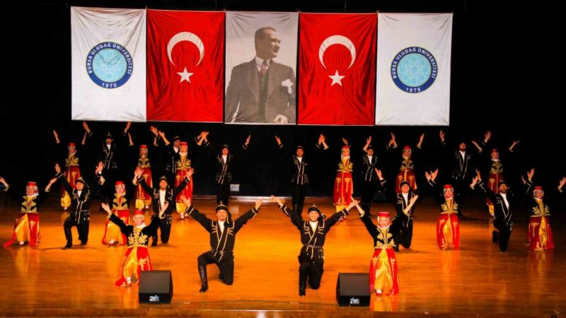BUÜ’de Halk Dansları Festivali coşkusu Bursa Uludağ Üniversitesi (BUÜ) Halk Oyunları Topluluğu tarafından bu yıl