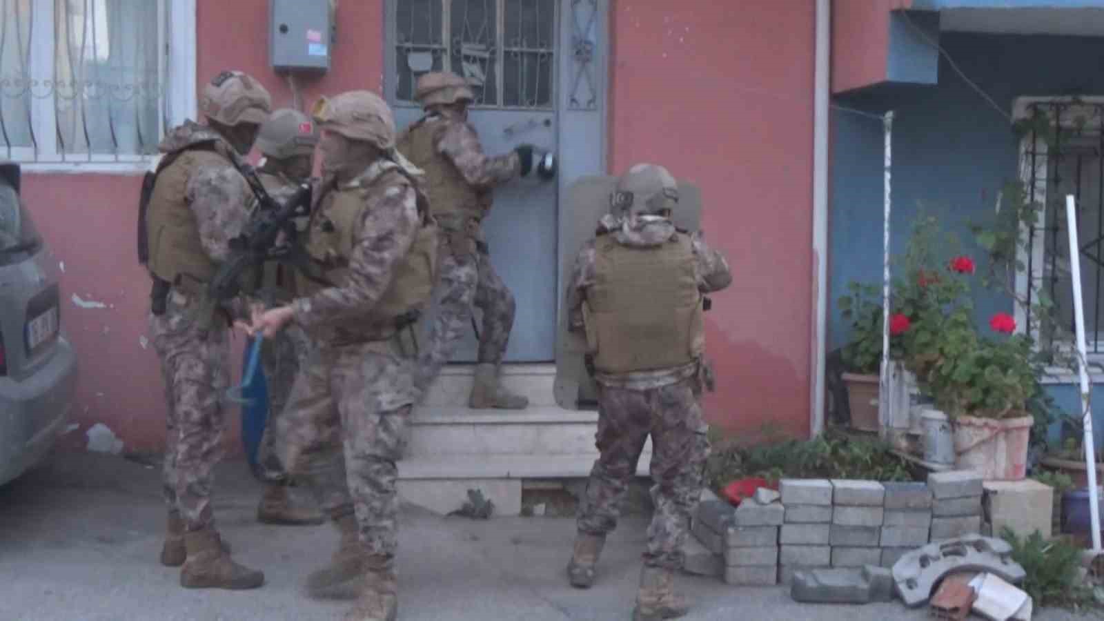 Çatılarda böyle kovaladılar… Bursa’da zehir tacirlerine helikopter destekli şok operasyon