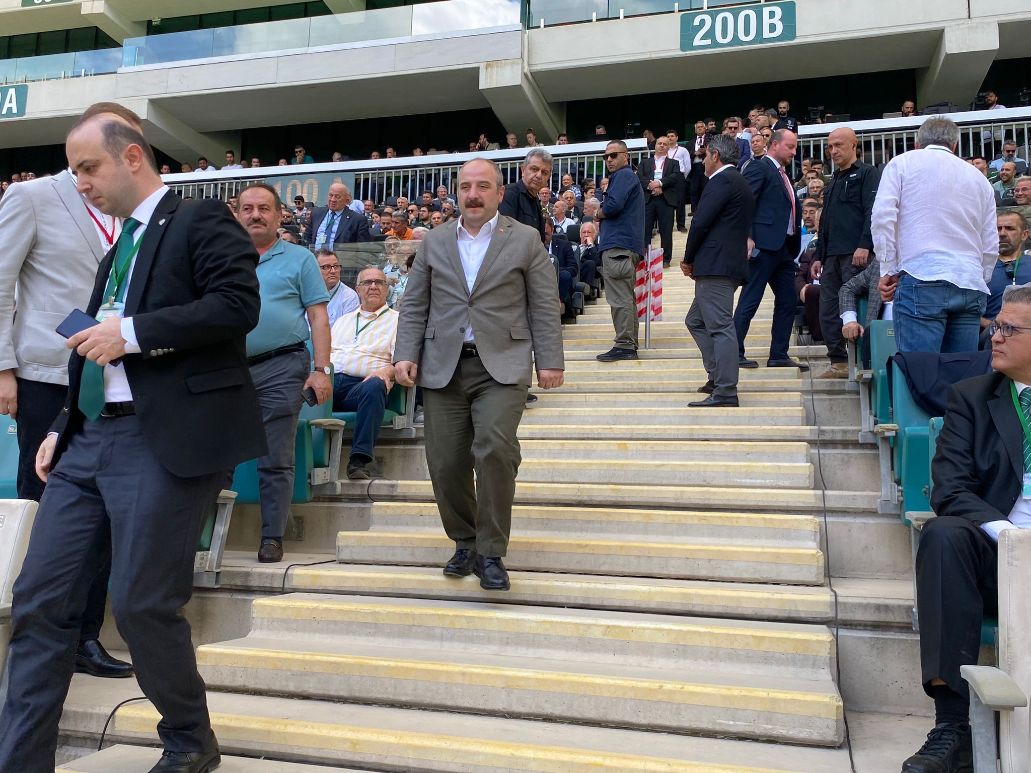 Mustafa Varank’tan Bursa iş dünyasına: Bursaspor’a destek verin! Mustafa Varank’tan Bursa iş dünyasına: Bursaspor’a destek verin!