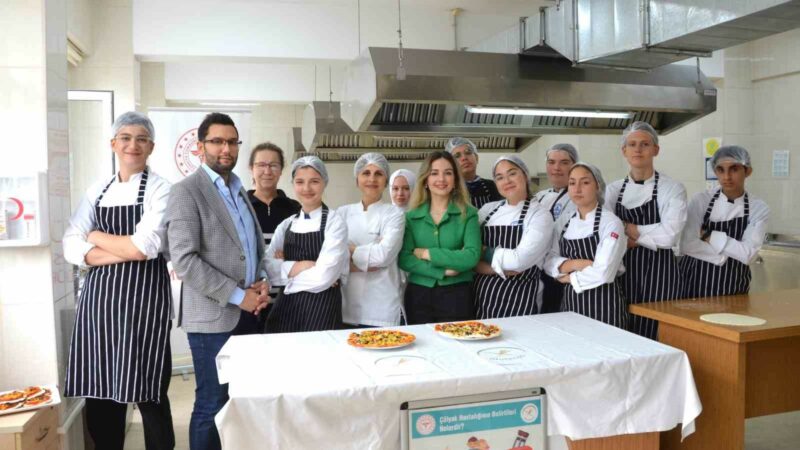Bursa’da öğrenciler dikkat çekmek için glütensiz pizza hazırladı Bursa İl Sağlık Müdürlüğü tarafından, çölyak hastalığına dikkat çekmek amacıyla