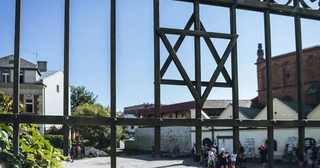 Polonya’da sinagoga molotof kokteylli saldırı