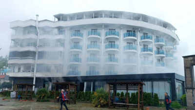 Otelde yangın: 10 kişi hastaneye kaldırıldı