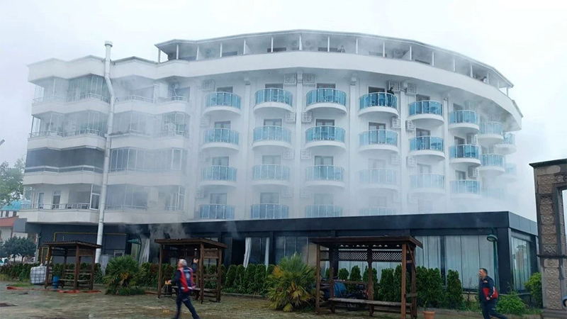 Otelde yangın: 10 kişi hastaneye kaldırıldı