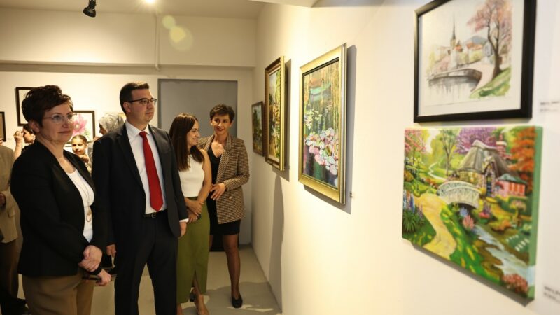 El emeği eserler Nilüfer Sanat Atölyeleri sergisinde açıldı Nilüfer Sanat Atölyelerinde 8 ay eğitim alan 233 kursiyerin ortaya