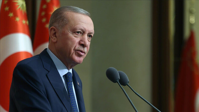 Cumhurbaşkanı Erdoğan’dan Batı’ya eleştiri: ‘İkiyüzlü politikaları ibretle takip ediyoruz’
