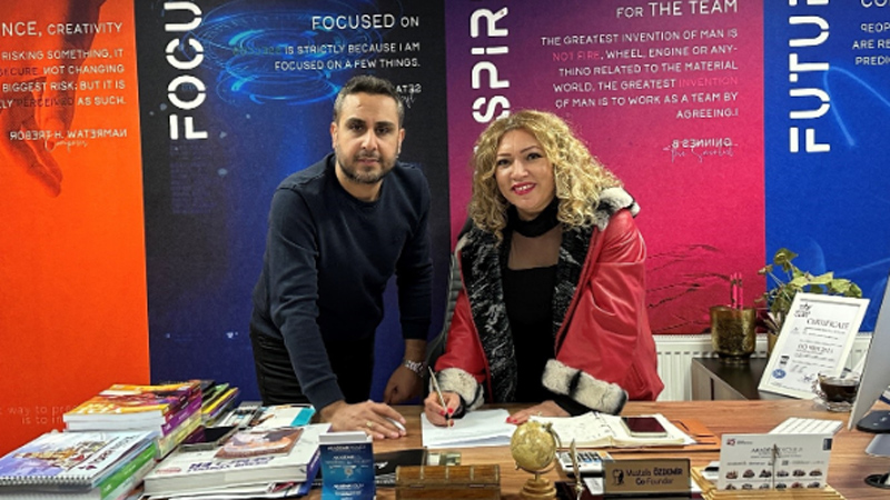 Canan Tarçın ile Akademik Koleji arasında kurucu birlikteliği imzası Canan Tarçın ile Akademik Koleji arasında kurucu birlikteliği imzası