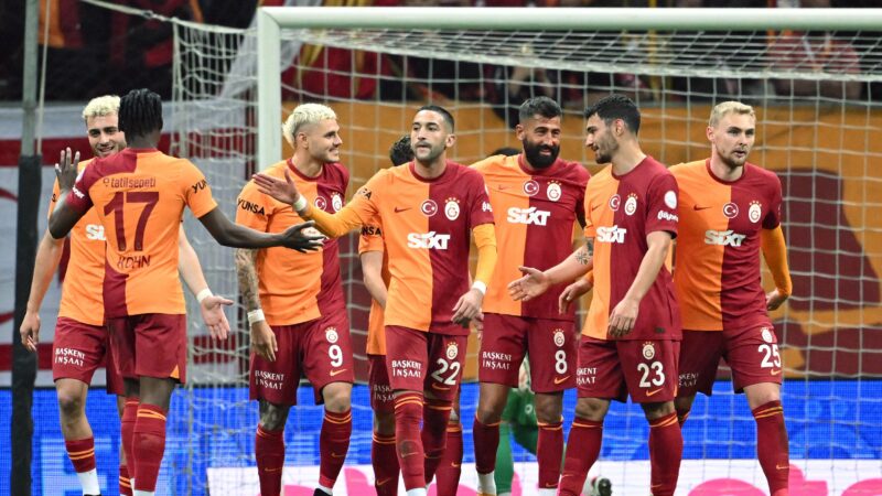 Galatasaray rekorları kıra kıra ilerliyor! Şampiyonluğa bir adım daha yaklaştı Galatasaray, Trendyol Süper Lig'in 35. haftasında konuk ettiği EMS Yapı