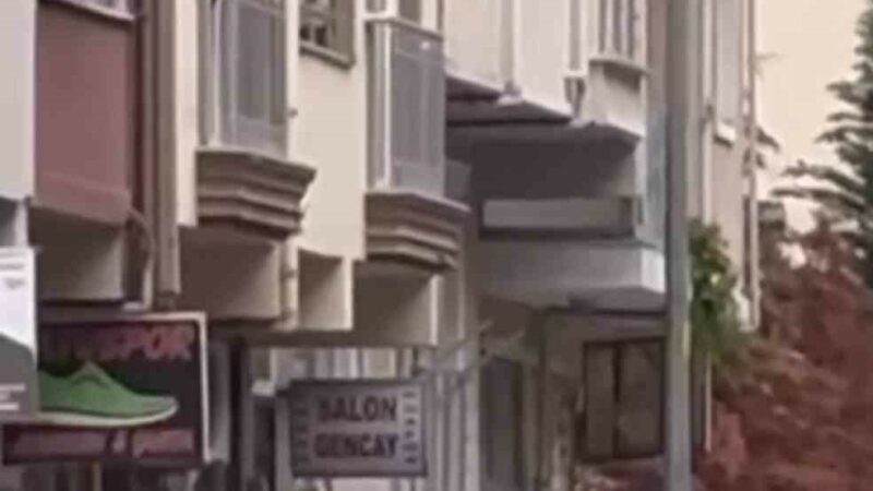 Bursa’da iki kişi arasındaki kavga kamerada