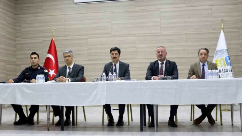 Karacabey’de muhtarlar toplantısı Karacabey Kaymakamı Hakan Kafkas, 31 Mart Yerel Seçimleri sonrası yeni