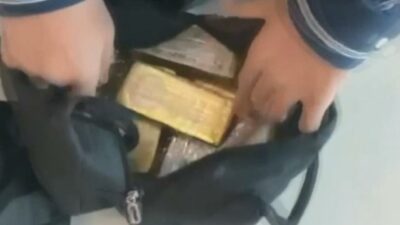 Havalimanında 73 külçe altın ele geçirildi