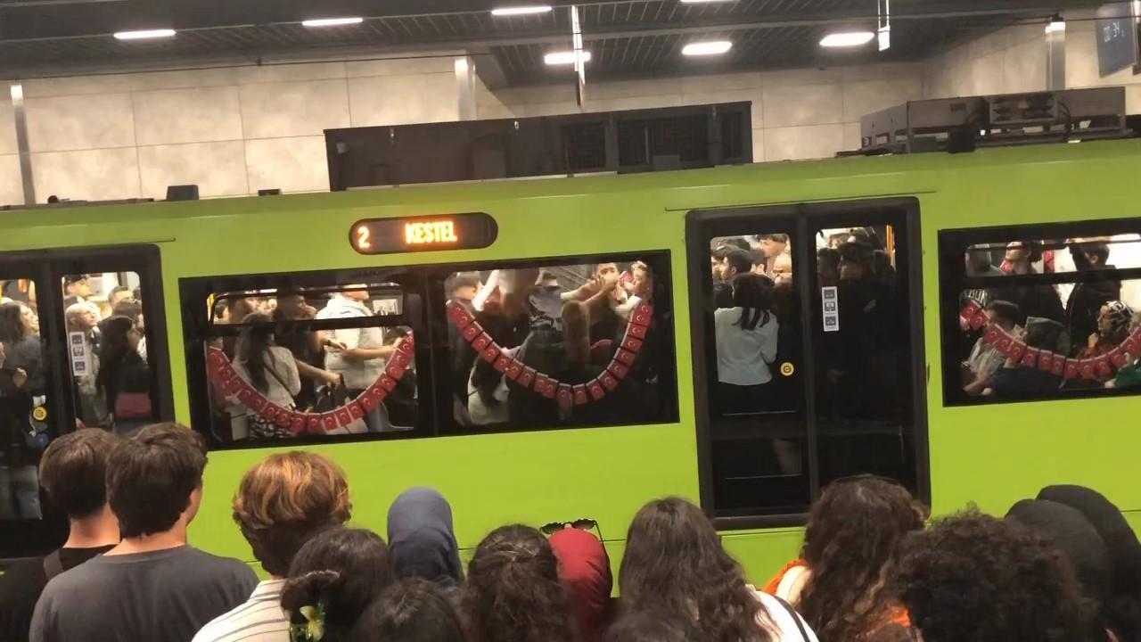 Bursa’da metroda kavga Bursa’da metroda kavga