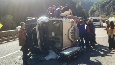 Bursa’da minibüste sıkışan sürücü AFAD yardımıyla çıkarıldı
