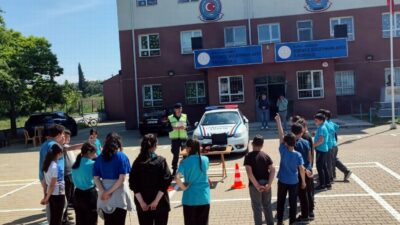 Mudanya’da jandarmanın trafik bilgelendirme çalışmaları sürüyor