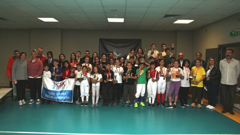 Nilüfer Uluslararası Spor Şenlikleri’nde eskrim, squash, futbol, badminton ile plaj