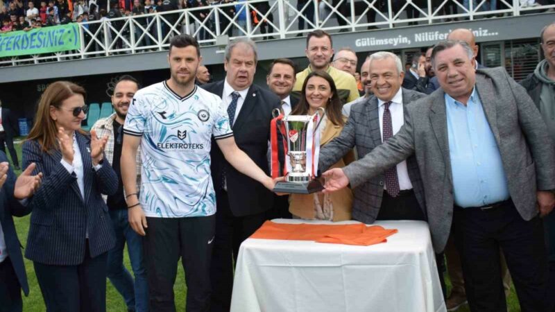 Nilüferli futbolcular şampiyonluk kupasına kavuştu BAL 3. Grup’ta mücadele eden Nilüfer Belediye Futbol Spor Kulübü