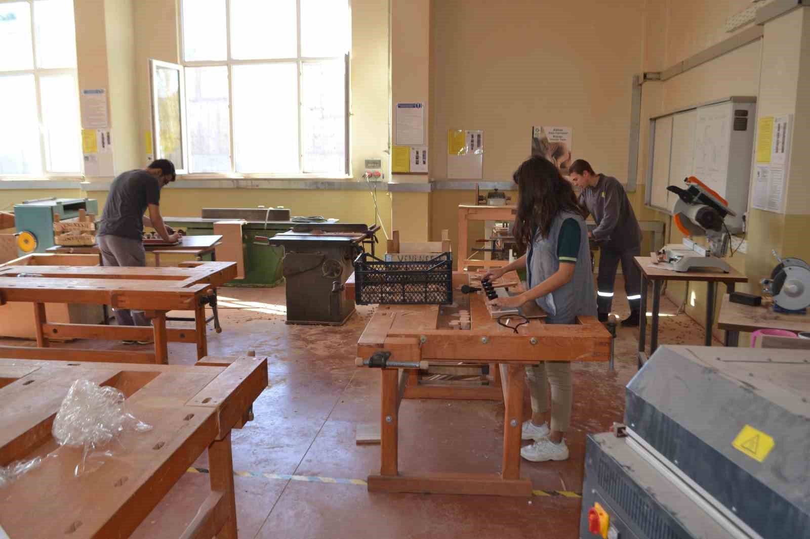 Bursa’da öğrenciler becerilerini zanaat atölyeleriyle keşfedecek