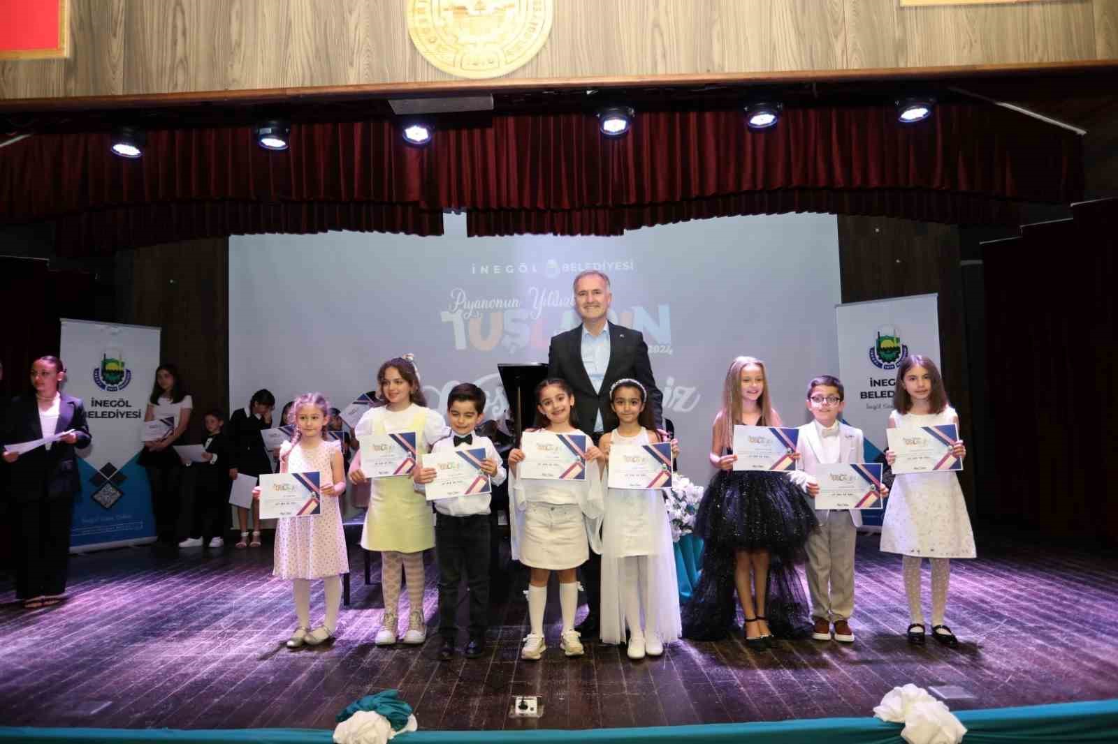 Bursa'da piyanonun küçük üstatları performanslarıyla mest etti 1 piyanonun kucuk ustatlari performanslariyla mest etti 1d7f5a6