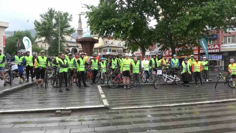 Bursa’da sağlıklı yaşam için pedal çevirdiler Türkiye genelinde 11’incisi düzenlenen ‘Yeşilay Bisiklet Turu’ Bursa’da gerçekleştirildi.