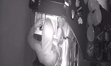 Bursa’da harçlık aldığı kafeteryadan 2 bin 500 lira çaldı