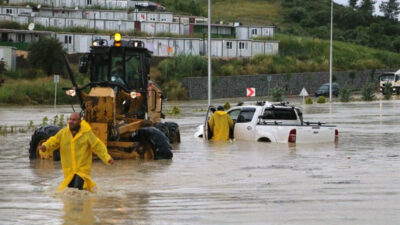 Birçok ili sağanak vurdu